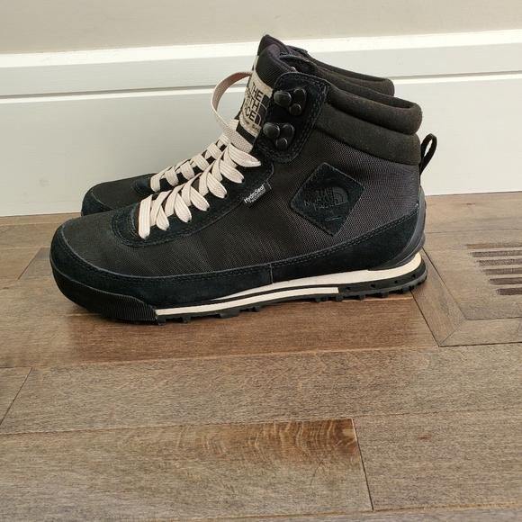 The North Face Womens Boots - Picture 2 of 5